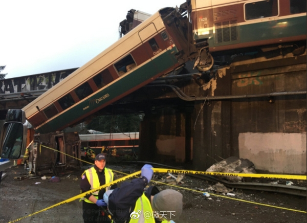 列车脱轨致6死多伤 州长:华盛顿州进入紧急状态