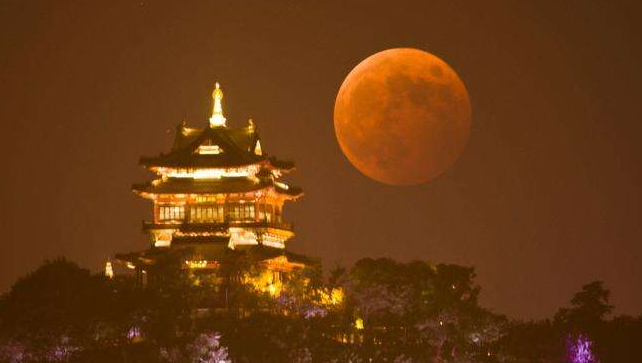 2018年首月天宇将上演超级月亮红月亮等四