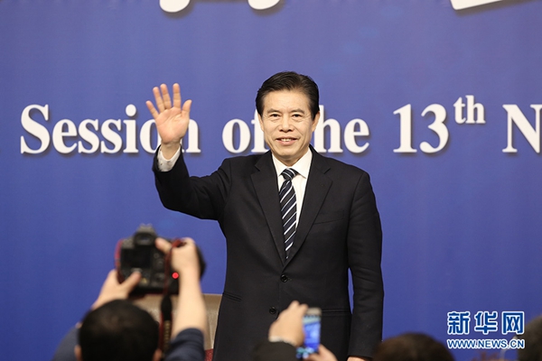 全国两会 | 商务部部长钟山:中国营商环境不是变