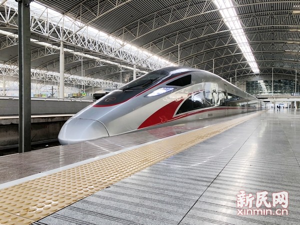 今起铁路实行新列车运行图 上海站首开复兴号