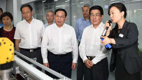 李强陪同甘肃省委书记林铎率团在沪考察