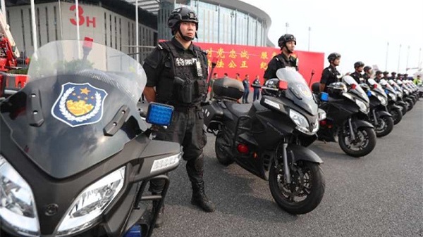 上海警方今起逐步加强安保等级迎接进博会  火车站“到达临检” 长途客运“到达安检”