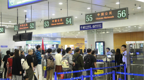 今年国庆长假上海口岸超80万人次出入境 日均出入境人数11万余人次