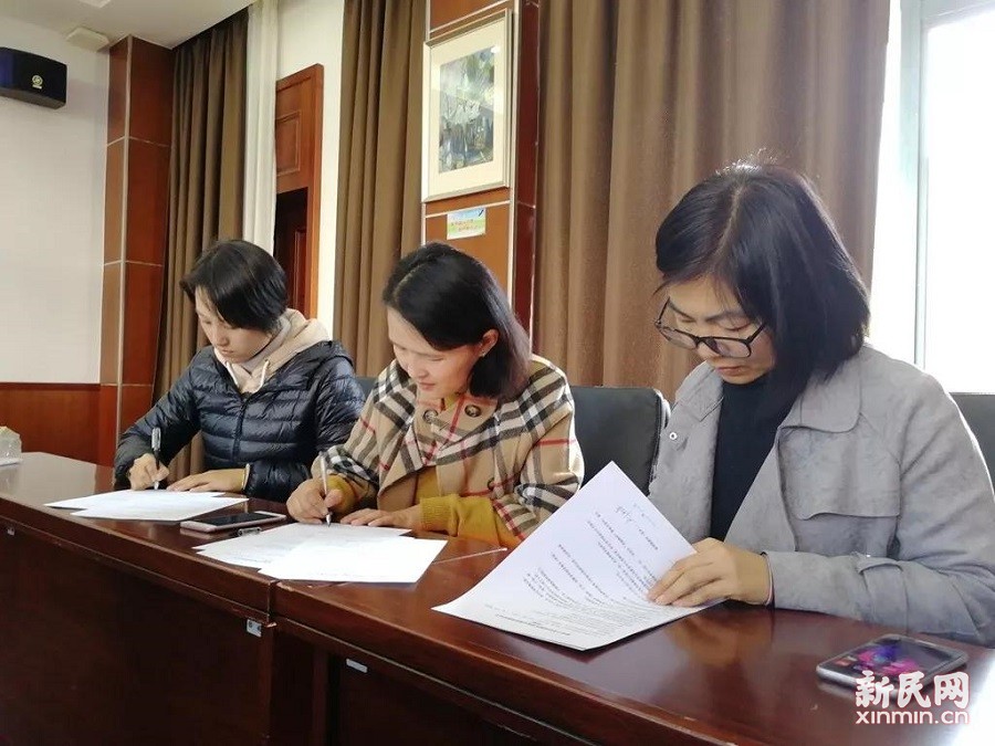 奉贤中学举行“区联盟体学校”名教师带教签约仪式