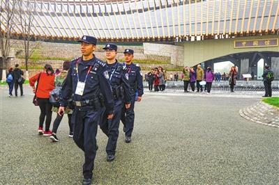 警方重点打击倒卖世园会票证行为 消防每日巡