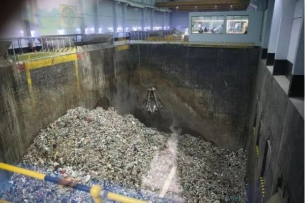 垃圾为什么要分类?上海垃圾每两周堆出一幢“金茂大厦”_金海岸_新民网