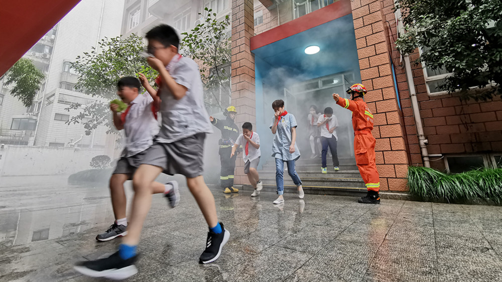 视频 | 消防员进校话安全 这样的“开学第一课”很必要！ 