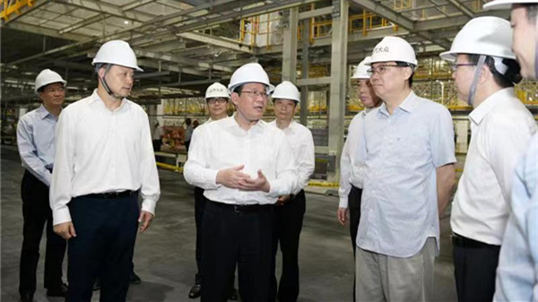 以更大力度更实举措推进工业经济发展，李强今天赴嘉定调研上汽大众MEB等项目企业