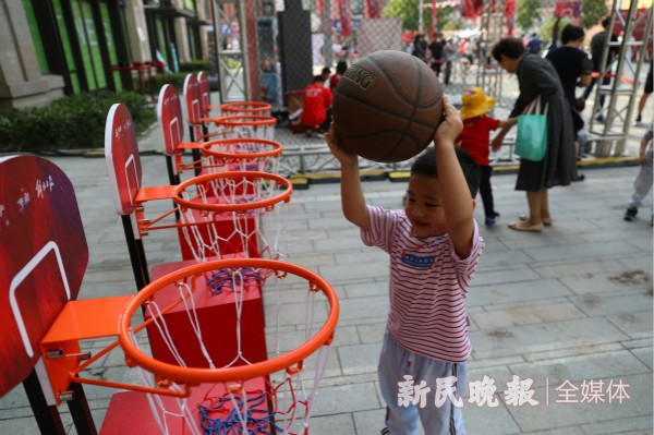 2019年上海城市业余联赛“光明杯”上海市民篮球节嘉年华开幕_新民印象_新民网