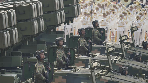 轻型装甲方队：15式轻型坦克首次亮相国庆阅兵