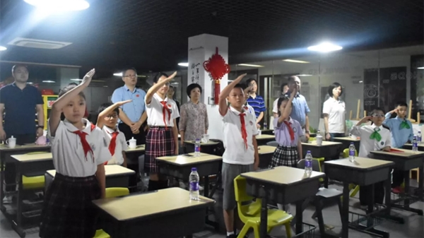 少年多壮志，唱响中国梦！天平德育圈集体收看国庆70周年阅兵式