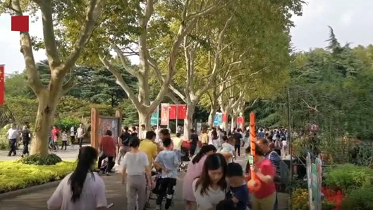 视频 | 上海动物园迎“十一”假期首个大客流 警方启用“临时流动警务站”