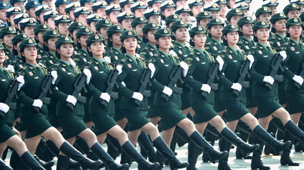 阅兵式上女兵颜值为什么这么高？原来是用了“上海制造”