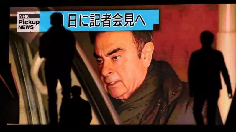 大片啊！2019年最后一天，候审的日产董事长藏进乐器盒，主演现实版“越狱”