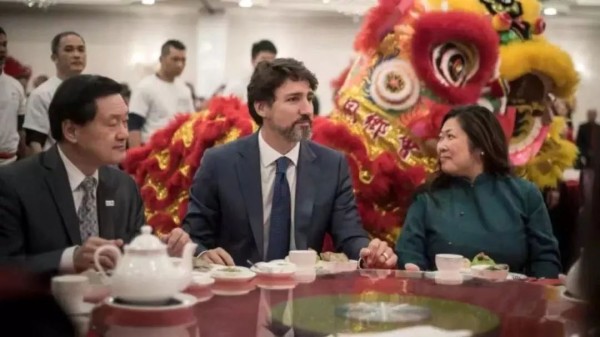 包容的“国际爱”与狭隘的“洋白眼” 