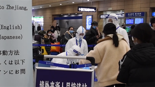 视频|记者直击 两大机场“闭环”迎客高效有序