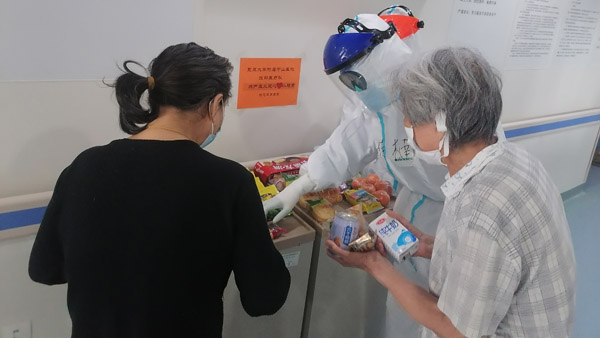 这支上海医疗队在武汉开了连锁“小超市”，所有物品“免费”！