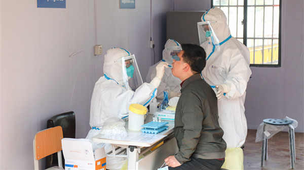 视频 | 上海普陀首批企业员工完成核酸检测采样 已有16家企业预约检测