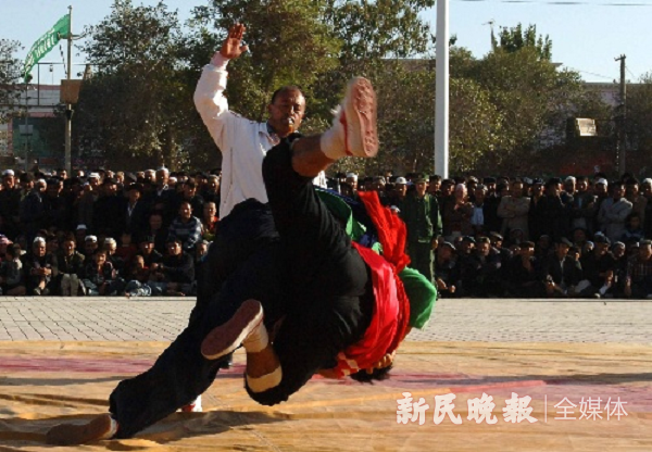 男人的运动：维吾尔族摔跤且里西