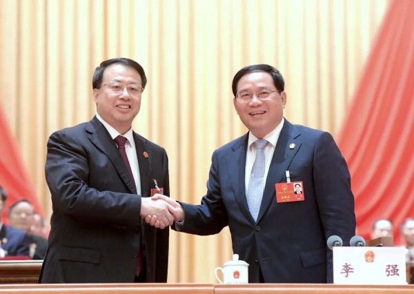 根据计票结果,李强宣布:龚正当选为上海市市长,刘学新当选为上海市