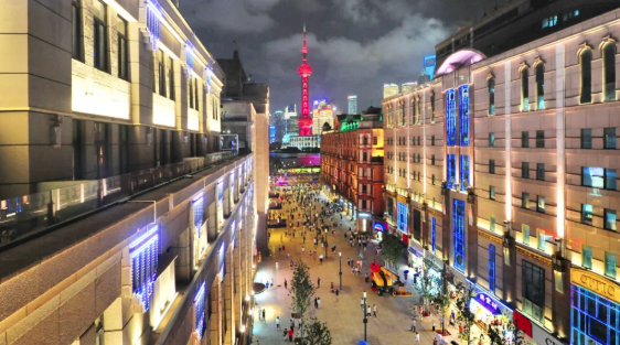 全景360° | 南京路步行街东拓段绝美夜景抢先看，阿拉一道“云”逛街！