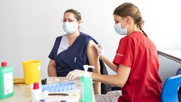 瑞士发现近千例变异新冠病毒感染病例
