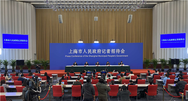 上海市长龚正首次亮相记者招待会，并回答提问