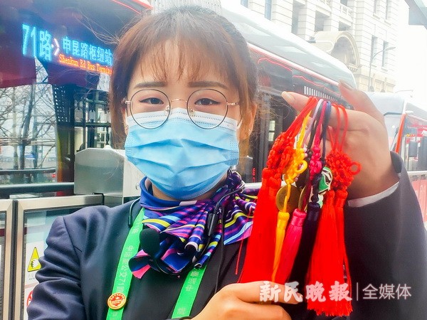 中运量71路迎春送福