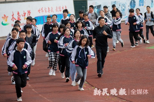 im体育美丽校园 重启新生——汶川大地震13年之际本报记者赴青川实地采访废墟上重建的中学(图7)