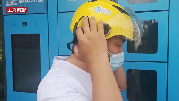 视频 | 上海金山推出“共享头盔借还柜” 这16个路口均可免费借还