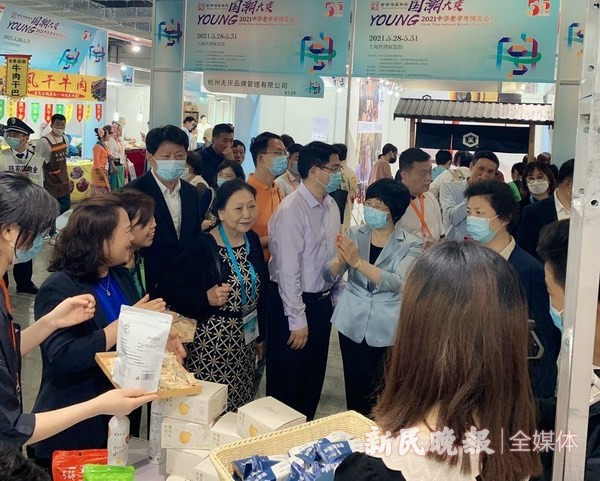 上海援疆消费帮扶重点企业参展中华老字号博览会