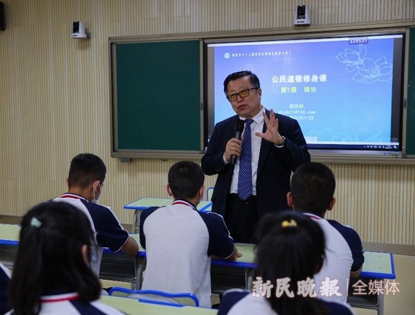 援疆教师周凤林和他的公民道德修身课