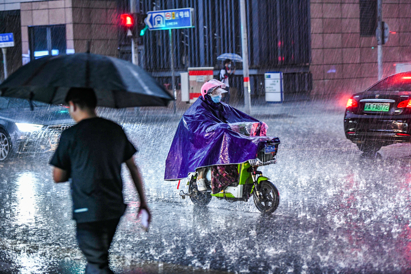 上海“暴力梅”来势汹汹！ 大家下班路上当心！这种“梅雨病”已经有人中招！