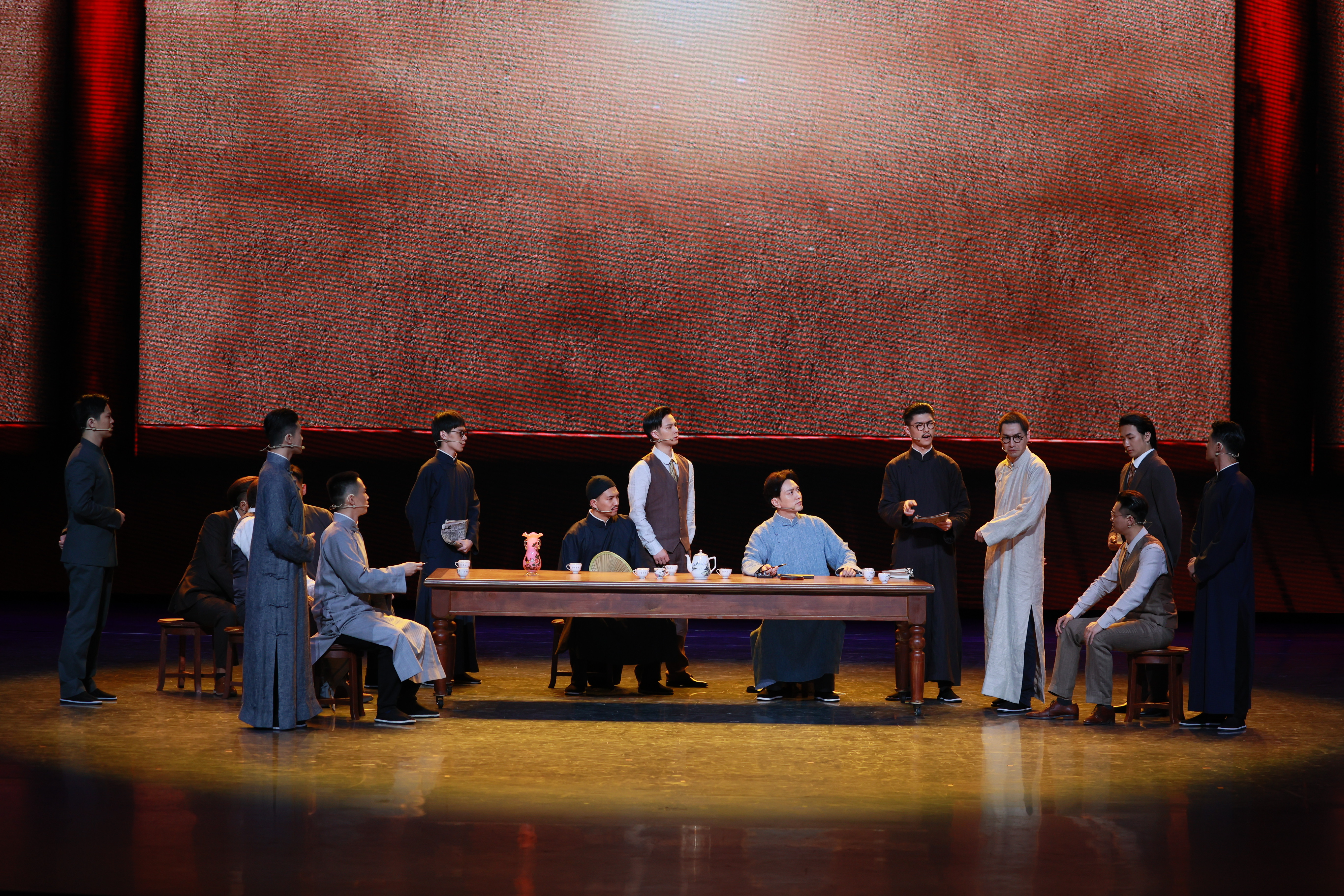 解码魔都 | 光荣与梦想绽放舞台 “初心之城”开启百年新征程!