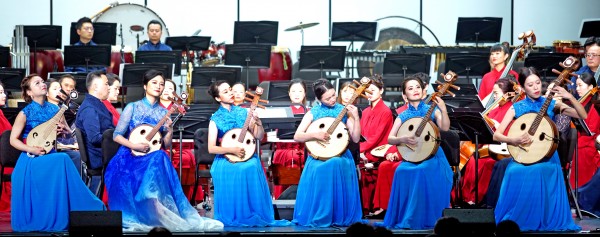 致敬红色记忆——上海民族乐团演绎《我们心中的歌》