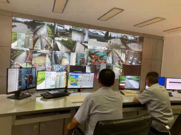 转移安置各类人员93070名 24座水闸全力候潮排水 浦东新区迎战第6号台风“烟花”