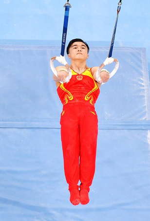 中国体操队拿下东京奥运会首金！刘洋夺得东京奥运会吊环冠军