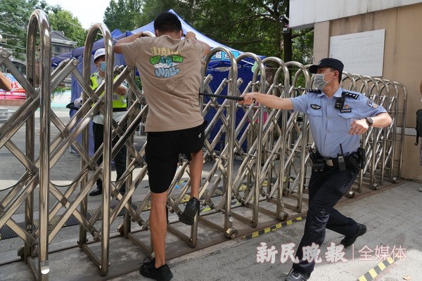 开学在即 长宁警方开展校园安全演练
