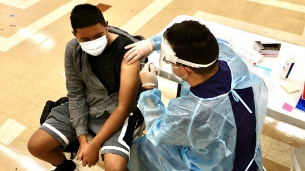 越南政府颁布新版新冠疫情防控计划 将新冠肺炎划归B类传染病