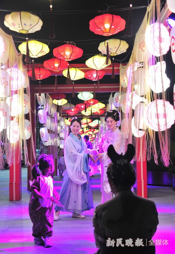 花灯汉服过中秋
