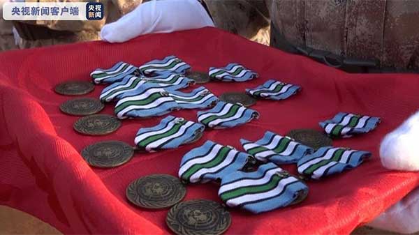 中国63名维和官兵被授予联合国“和平荣誉勋章”