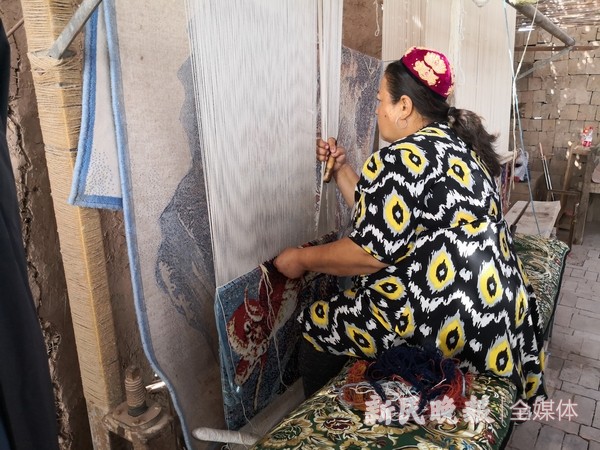 新疆手工地毯编织