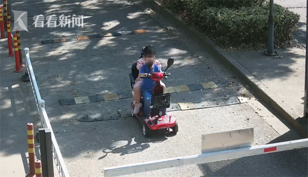 胆真大！上海6岁弟弟偷开电瓶车，带着7岁姐姐上马路兜风