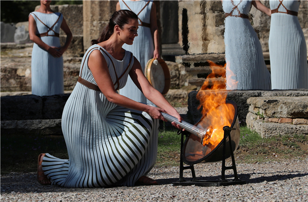 今天，北京冬奥会火种在希腊成功采集