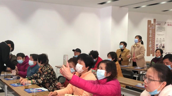 视频｜“银龄学堂”进嘉定 上海这堂互联网适老公益课程来听听看吧