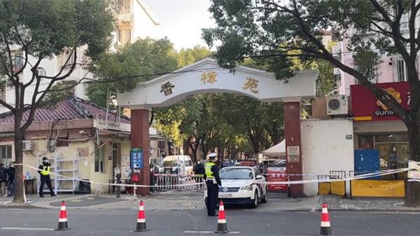 视频 | 上海浦东两小区升为中风险 记者现场直击