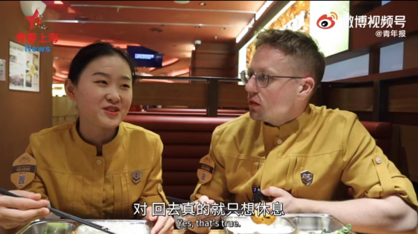 上海洋女婿阿福“挑战”火锅店服务员！一天下来，累瘫还遭投诉！