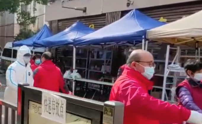 视频 | 上海中风险小区浦东香樟苑社区第三次核酸检测完成