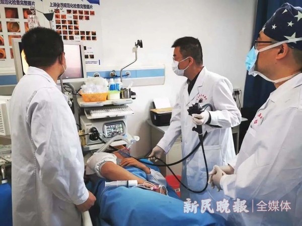 上海医生精湛医术救病患 妙手仁心展示援疆情