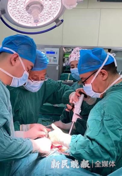 喀什二院在上海援疆医生带队下完成首例不停跳搭桥食道癌根治术
